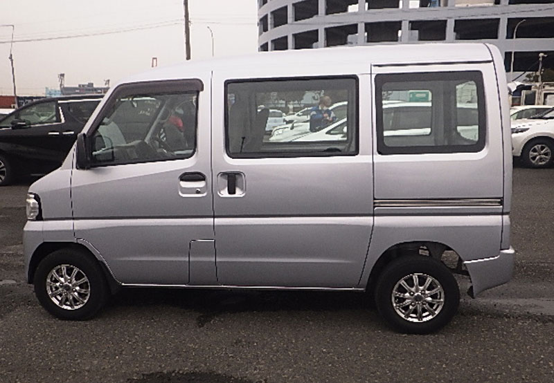 Nissan clipper van